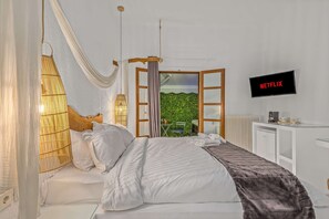 WiFi, bed sheets