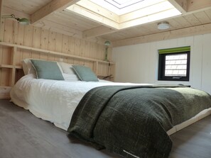 Trendy Tiny House | Hochwertige Bettwaren, Betten mit Memory-Foam-Matratzen