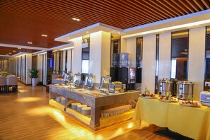 朝食 (ビュッフェ)、毎日提供 (1 名様 28 CNY)