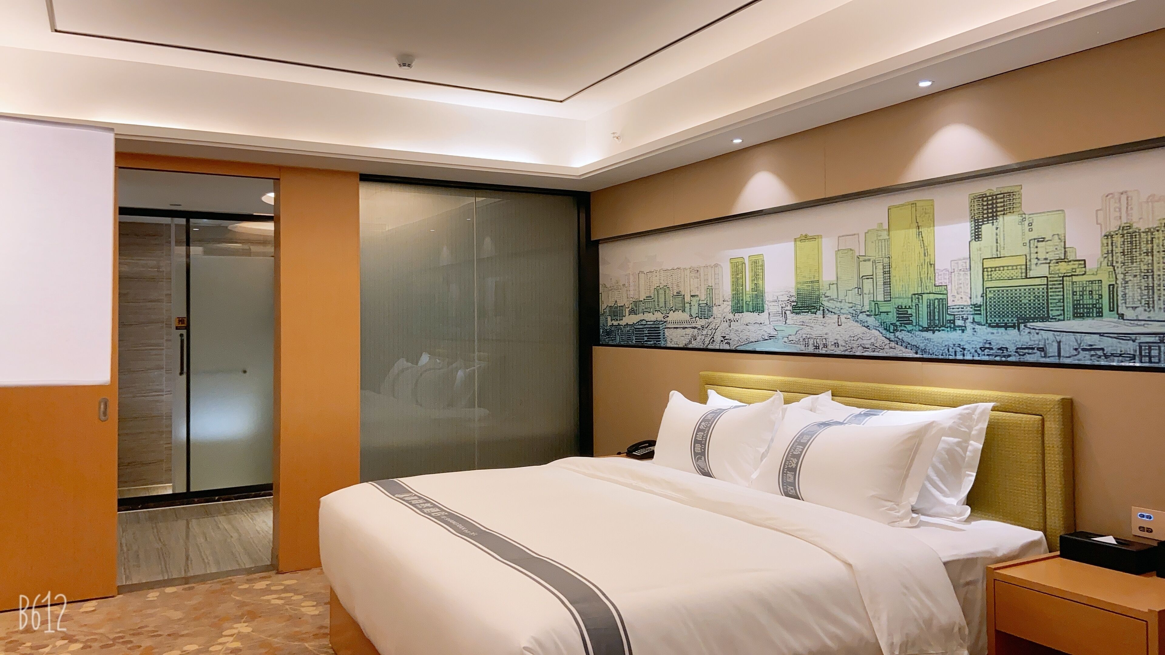 Deluxe Suite, Bathtub | Desk, blackout drapes, free WiFi, bed sheets