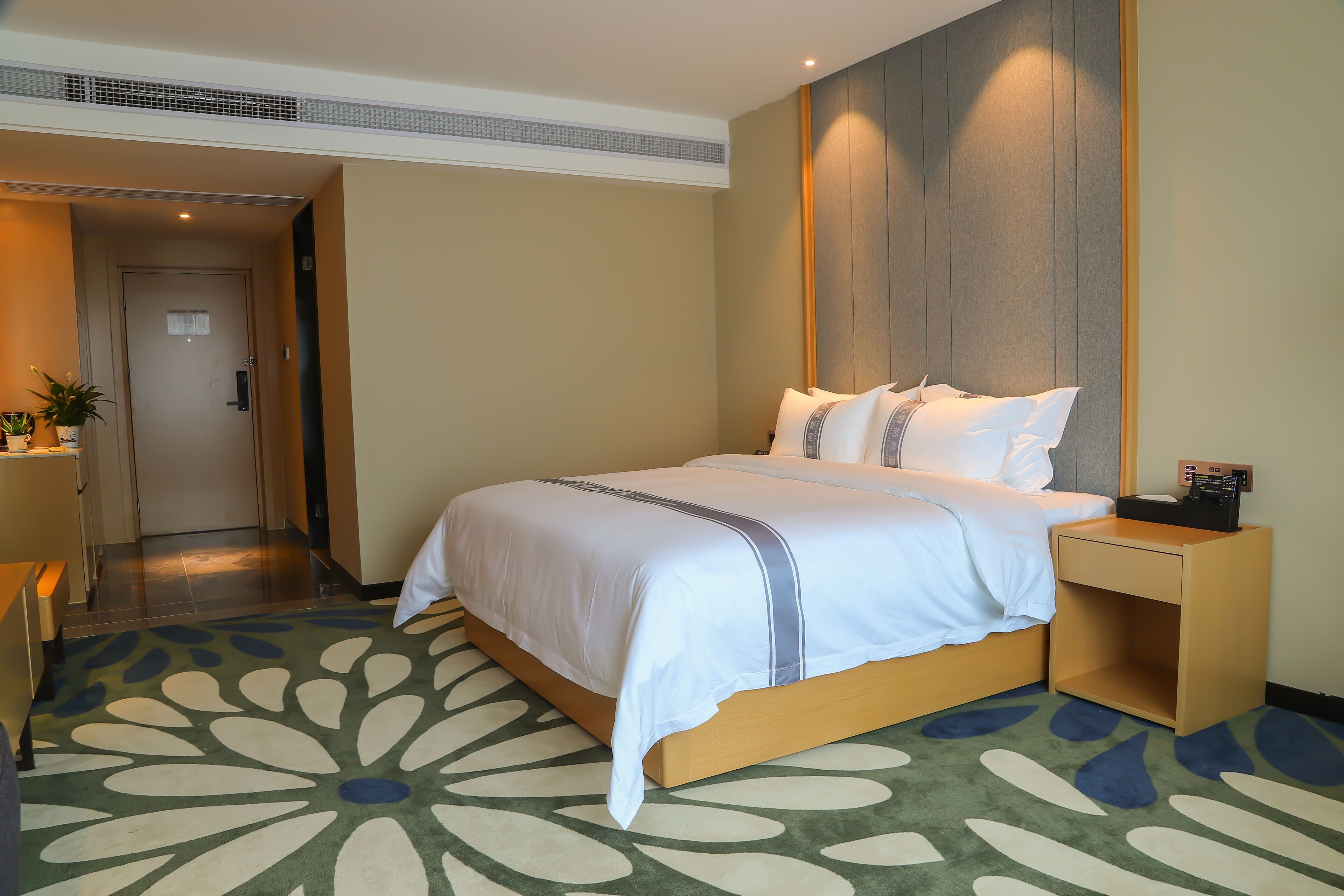 Superior Double Room | Desk, blackout drapes, free WiFi, bed sheets