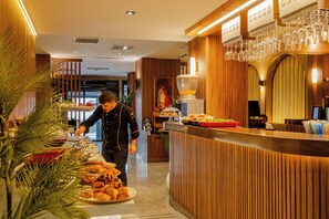 Daily buffet breakfast for a fee