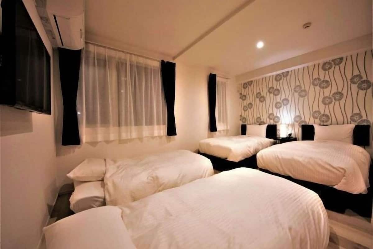 Desk, laptop workspace, soundproofing, free WiFi