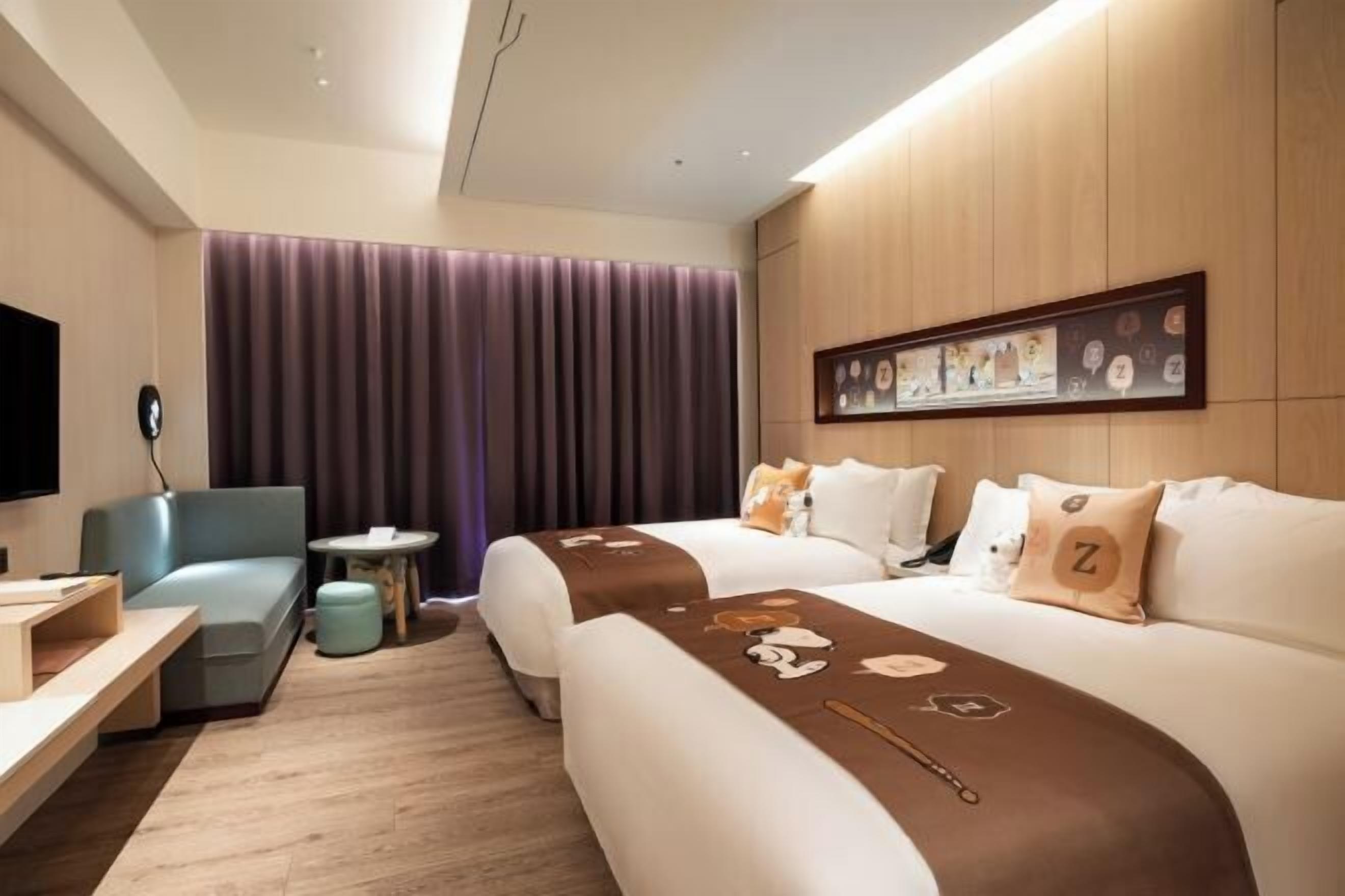 Hypo-allergenic bedding, down comforters, free minibar, in-room safe