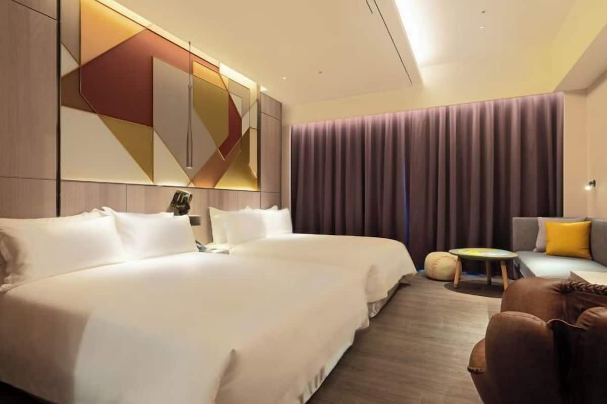 Hypo-allergenic bedding, down comforters, free minibar, in-room safe