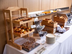 Daily buffet breakfast for a fee