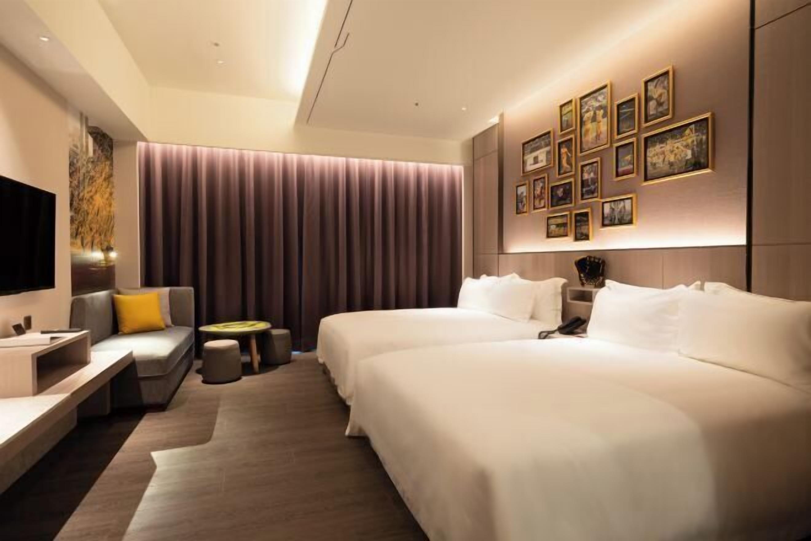 Hypo-allergenic bedding, down comforters, free minibar, in-room safe