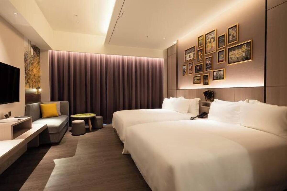 Hypo-allergenic bedding, down duvets, free minibar, in-room safe