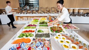 A buffet with various food items and Zottis yogurt containers. - Fame Hall Garden Hotel (Taoyuan City)