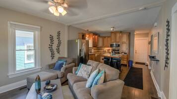 House (2 Bedrooms) | Living room | TV