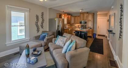 2BR Downtown Adventure Pikes Peak Views AC!