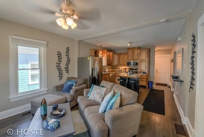 2BR Downtown Adventure Pikes Peak Views AC!