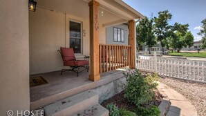 Nhà (2 Bedrooms) | Ban công