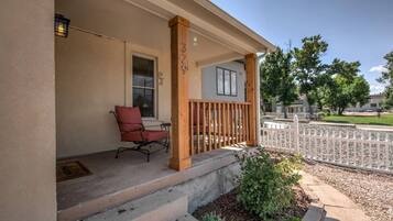 Rumah (2 Bedrooms) | Balkon