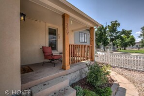 House (2 Bedrooms) | Balcony