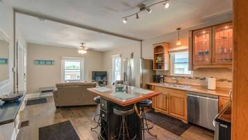 House (2 Bedrooms) | Private kitchen | Oven, stovetop, dishwasher, cookware/dishes/utensils