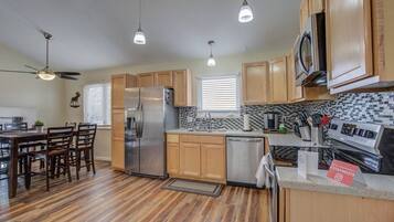 House (4 Bedrooms) | Private kitchen | Full-size fridge, oven, toaster, freezer