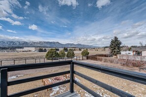 House (4 Bedrooms) | Balcony