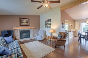 House (3 Bedrooms) | Living room | TV - 3bdrm Value and Comfortcheyenne Mountain Suburbs! (Colorado Springs)