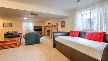 House (3 Bedrooms) | 3 bedrooms, premium bedding, down comforters, laptop workspace