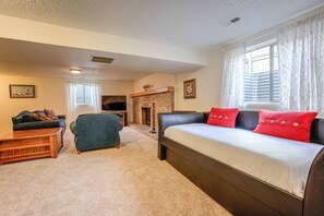 4 bedrooms, premium bedding, down duvets, laptop workspace