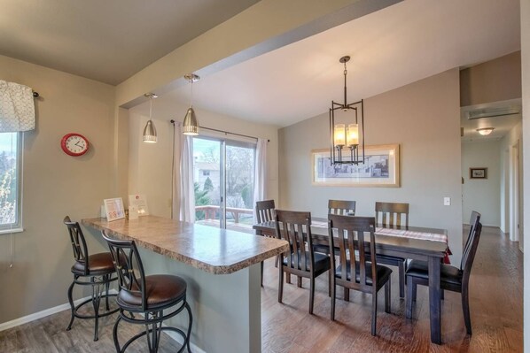 House (3 Bedrooms) | Private kitchen | Full-sized fridge, oven, coffee/tea maker, toaster - 3bdrm Value and Comfortcheyenne Mountain Suburbs! (Colorado Springs)