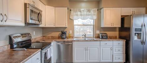 ハウス (3 Bedrooms) | 専用キッチン | 大型冷蔵庫、オーブン、コーヒー / ティーメーカー、トースター