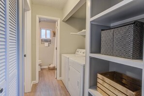 Apartment (2 Bedrooms) | Laundry - Westside Value Parks & Trails Close to it all (Colorado Springs)
