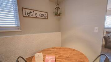 Apartment (2 Bedrooms) | Private kitchen | Oven, electric kettle