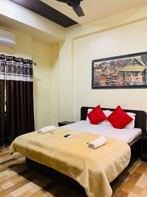 Standard Room | Free WiFi - Hotel Silka Inn (Shrivardhan)