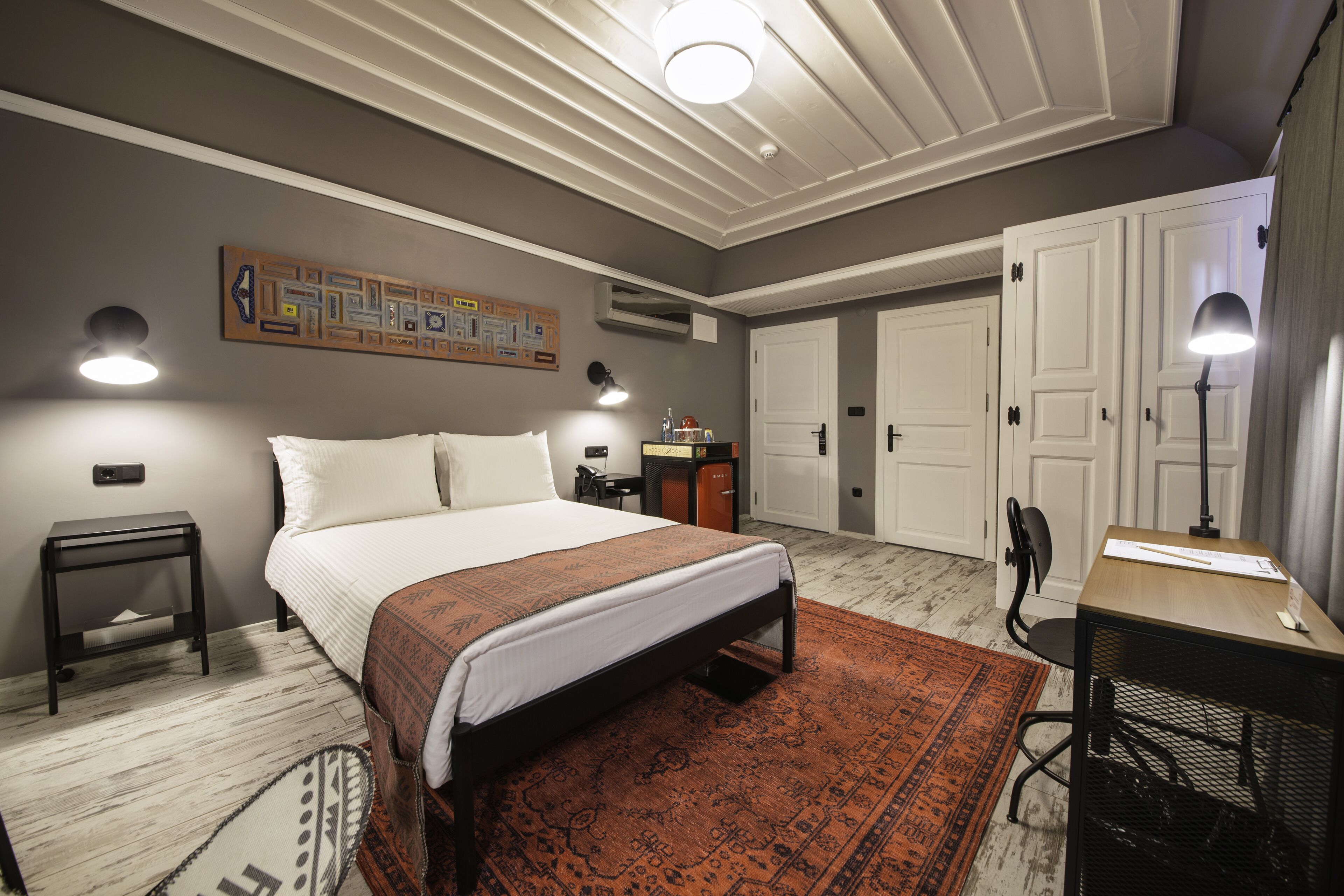 Superior-dobbeltværelse | Minibar, pengeskab på værelset, skrivebord, mørklægningsgardiner