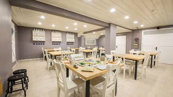 Esmorzar diari complet gratuït