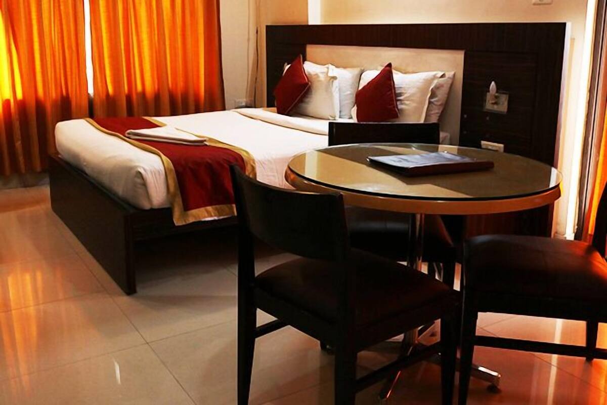 VM DELUXE | Memory-foam beds, individually furnished, desk, laptop workspace