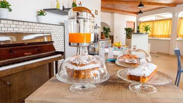 Café da manhã com buffet grátis todos os dias