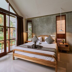 Minibar, in-room safe, desk, soundproofing - Yarama Cottages (Ubud)
