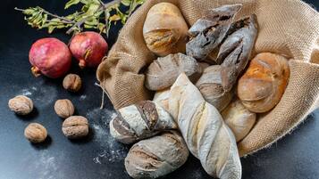 Petit déjeuner préparé sur commande servi tous les jours en supplément