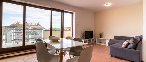 Apartment | Living room | Flat-screen TV