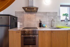 Căn hộ | Bếp riêng | Tủ lạnh, lò vi sóng, lò nướng, bếp nấu 