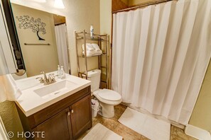 Casa (2 Bedrooms) | Bagno | Sapone, shampoo, carta igienica