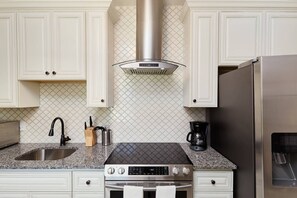 Private kitchen - 2BR Olympic Center Downtown (Colorado Springs)