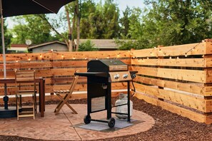 BBQ/picnic Area - 2BR Olympic Center Downtown (Colorado Springs)