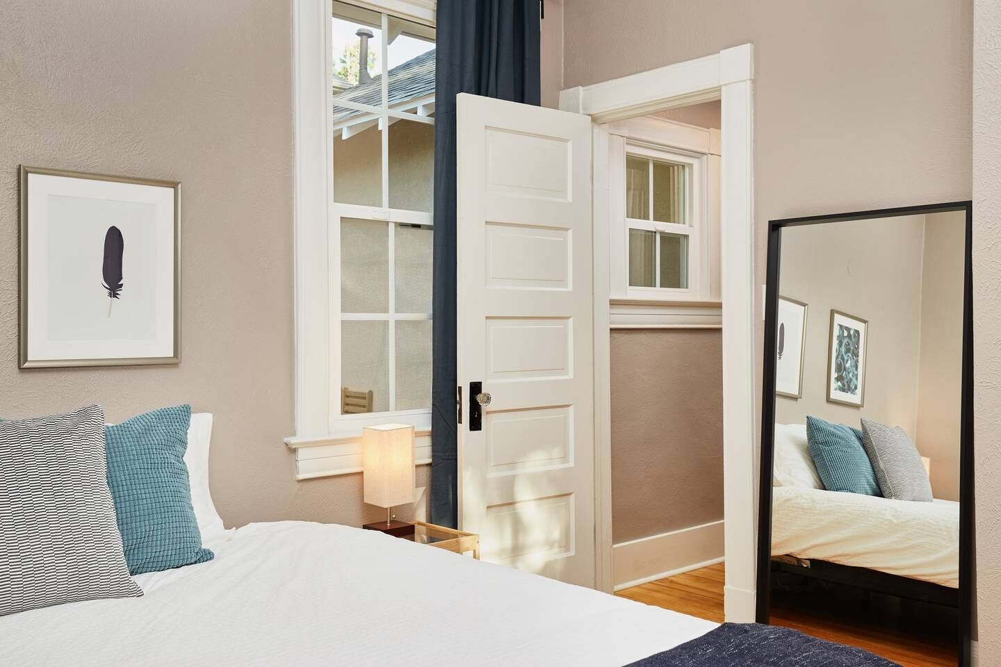 Rumah (2 Bedrooms) | 2 kamar tidur, setrika/meja setrika, dan seprai linen