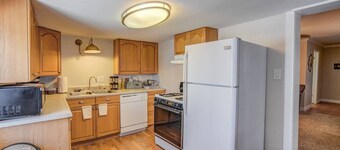 2 Bedroom near Parks, A Lake, Downtown