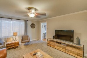 Mökki (2 Bedrooms) | Olohuone | Televisio