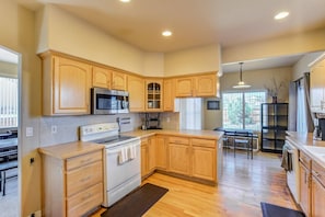 ハウス (3 Bedrooms) | 専用キッチン | 大型冷蔵庫、オーブン、コンロ、食器洗い機