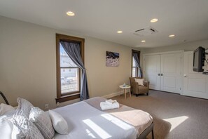 Apartment (1 Bedroom) | 1 bedroom, iron/ironing board, bed sheets - The Coffee Loft Above a Cafe Walk to Dwntn (Colorado Springs)