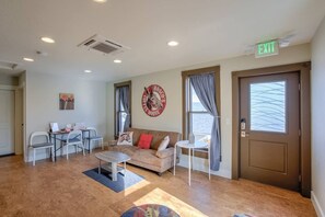 Apartment (1 Bedroom) | Living room | TV - The Coffee Loft Above a Cafe Walk to Dwntn (Colorado Springs)