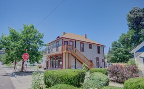A two-story building with a balcony and a staircase leading to the second floor. - The Coffee Loft Above a Cafe Walk to Dwntn (Colorado Springs)