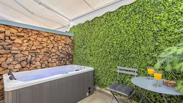 室內 SPA 浴池