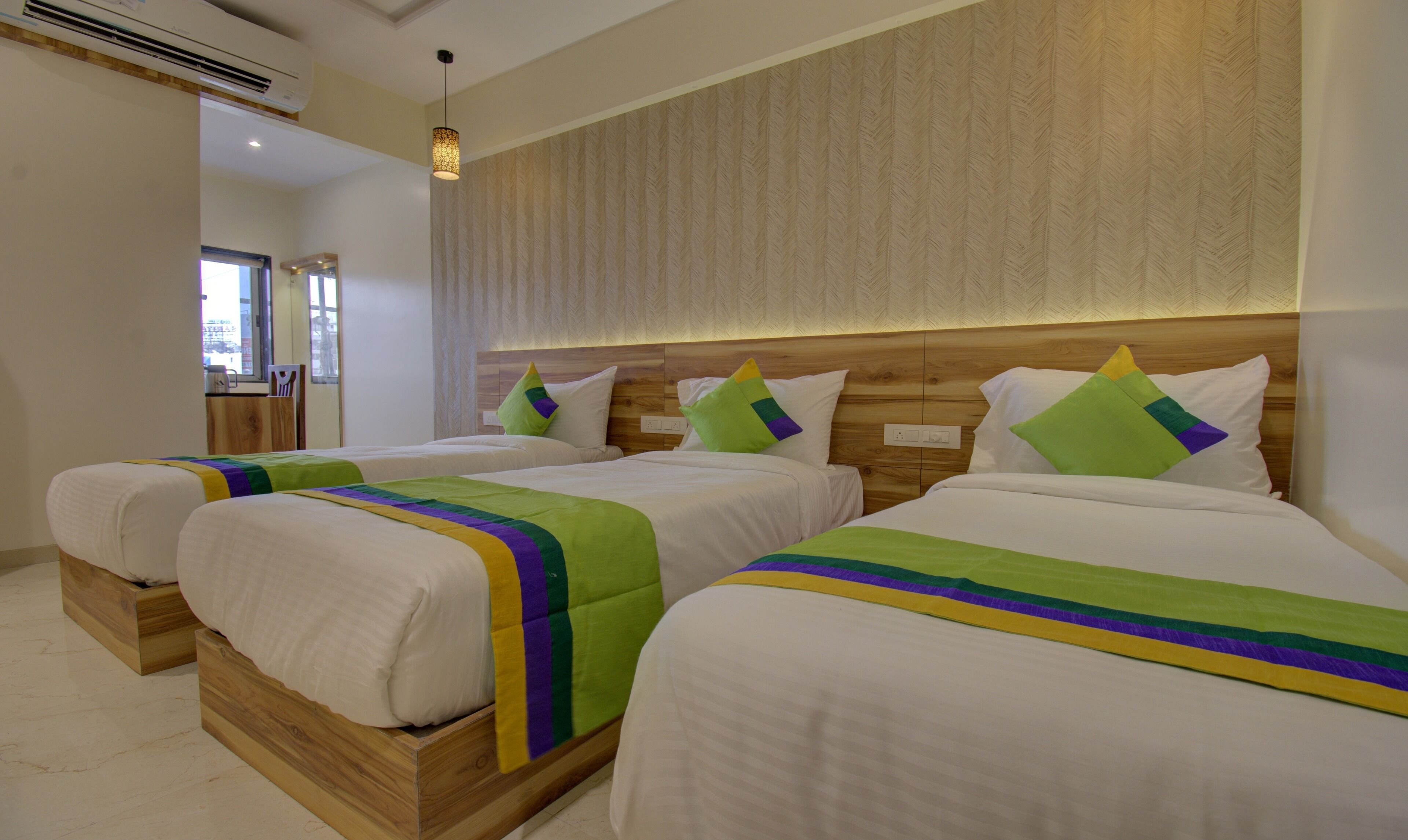 واي فاي مجانًا وملاءات أسرّة